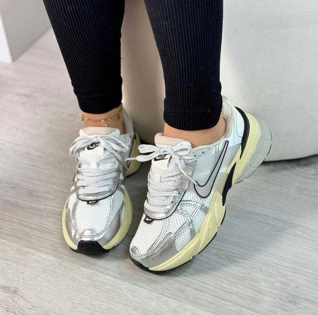 NIKE V2K RUN PARA DAMA