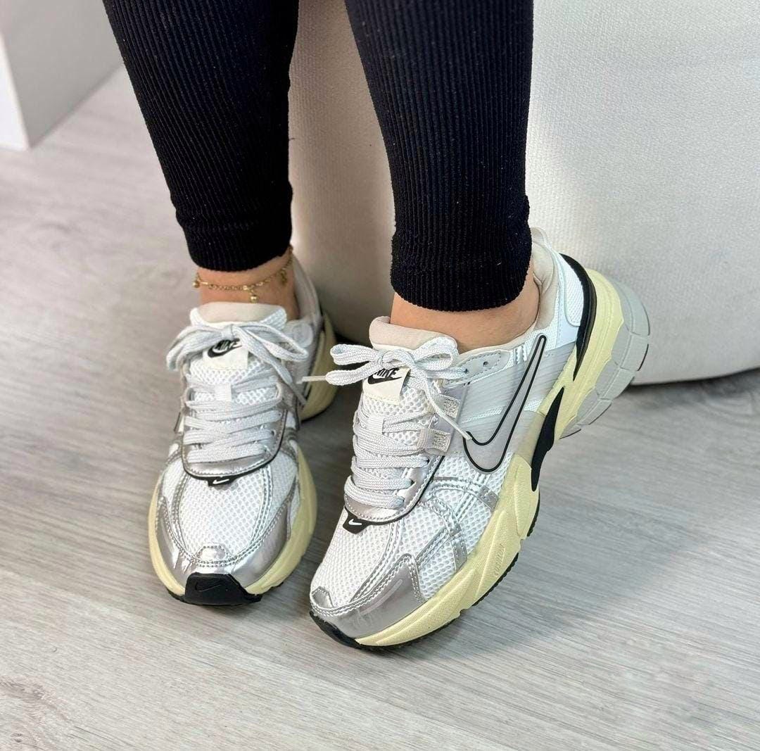 NIKE V2K RUN PARA DAMA