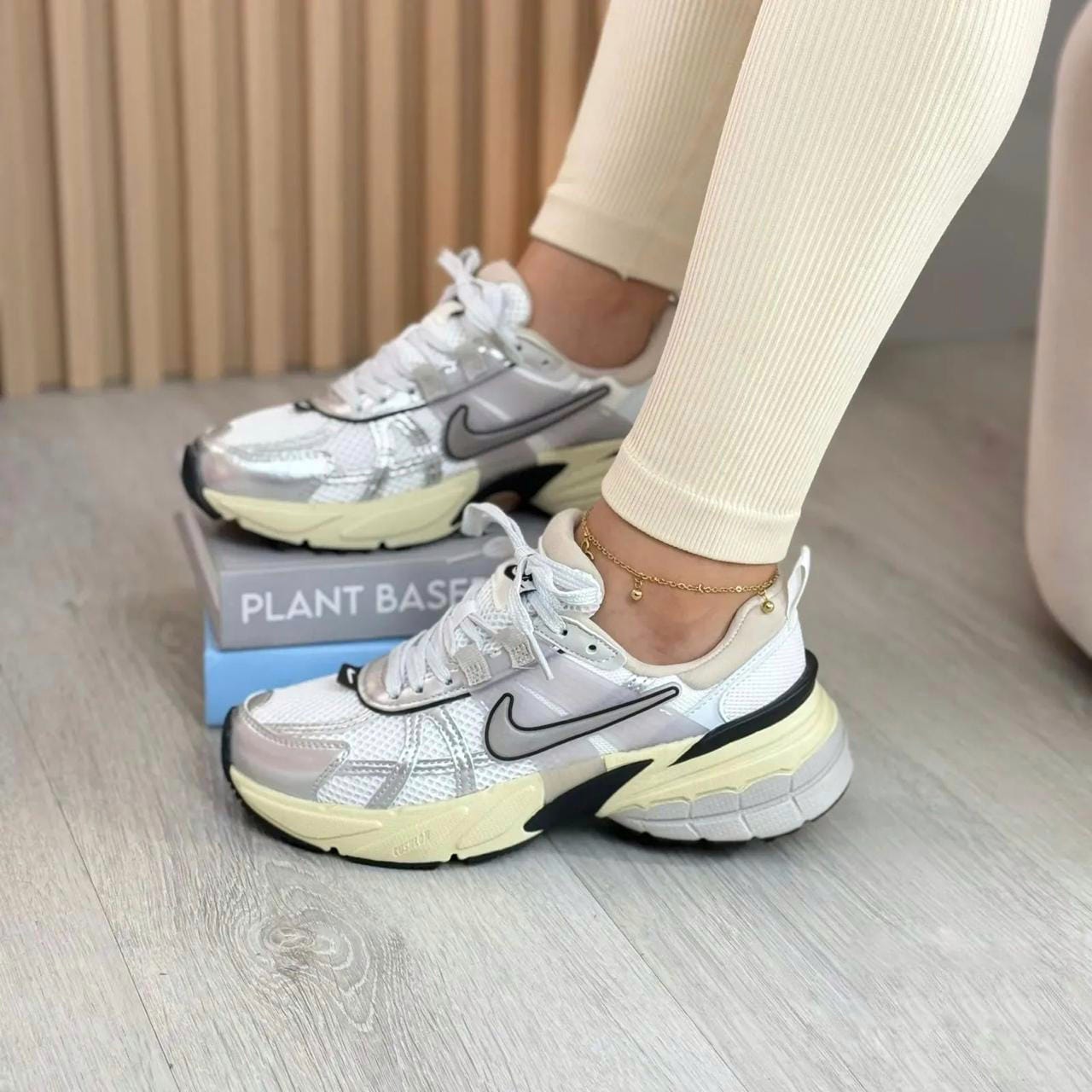 NIKE V2K RUN PARA DAMA